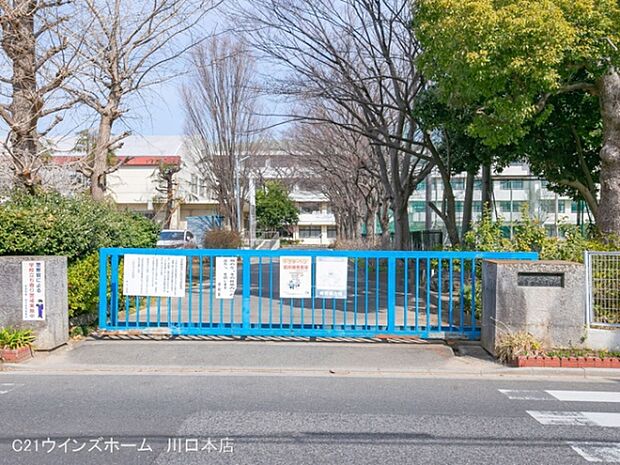 蕨市立東中学校まで724m