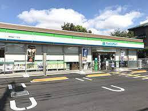 ファミリーマート蕨塚越三丁目店まで304m