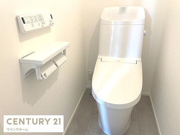 トイレは1・2階に設置され、シャワートイレが内蔵されているので使用後はスッキリ爽快!