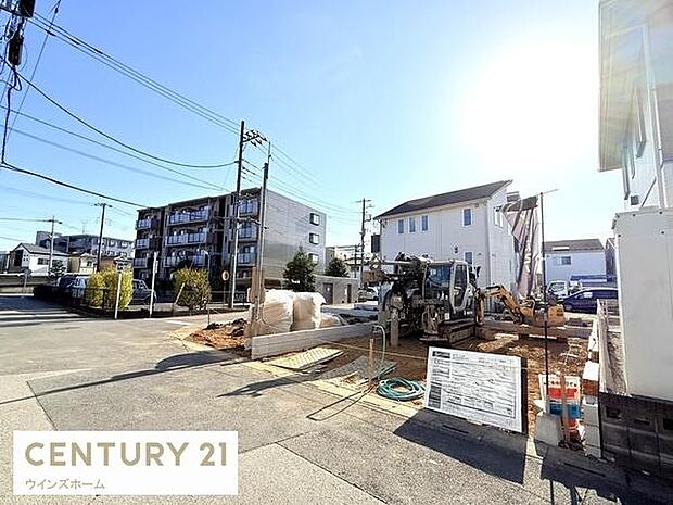 北東側道路は幅員約6mあり、駐車しやすいです!静かな住宅街です!