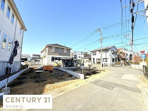 南東側は幅員4m。静かな住宅街です!