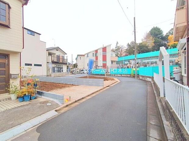 前面道路は南側幅員4m。小中学校が近くお子様の通学も安心です。
