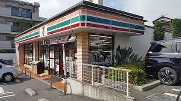 セブンイレブン南浦和1丁目店まで370m