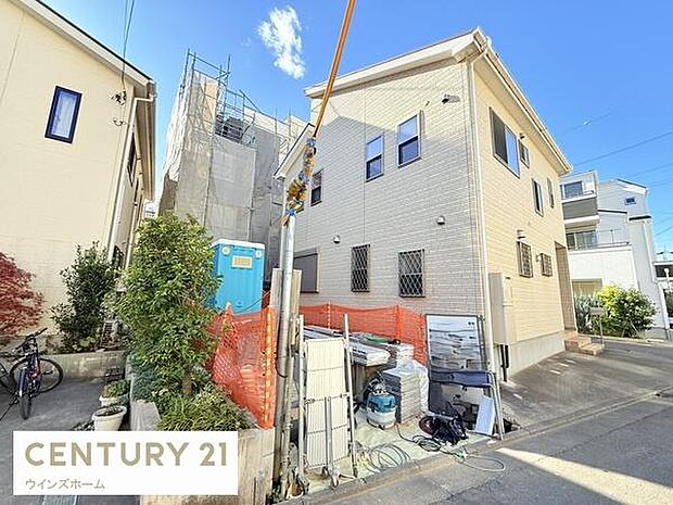 前面道路は北東側幅員4ｍ。小学校が徒歩1分の距離！お子様の通学も安心です。