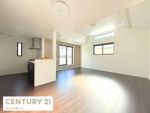 広々LDKは家族全員がゆったりとくつろげる空間です。リビングとダイニングを自由に使い分けられるため、様々なライフスタイルに対応します!