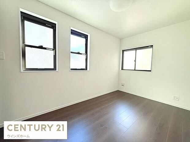 2面採光で一日中明るく風通しの良い空間!ウォークインクローゼットを完備!寝室や子供部屋にもおすすめです。