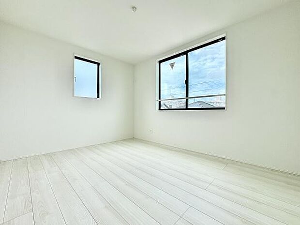 2面採光の明るい洋室6帖。寝室にも子供部屋にもぴったりです！