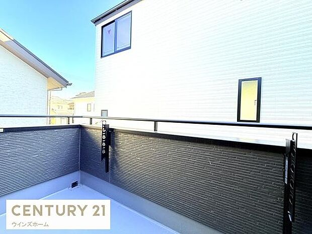 天気の良い日は洗濯物をカラッと乾かせるような陽当たりの良い位置にバルコニーが設置されました！