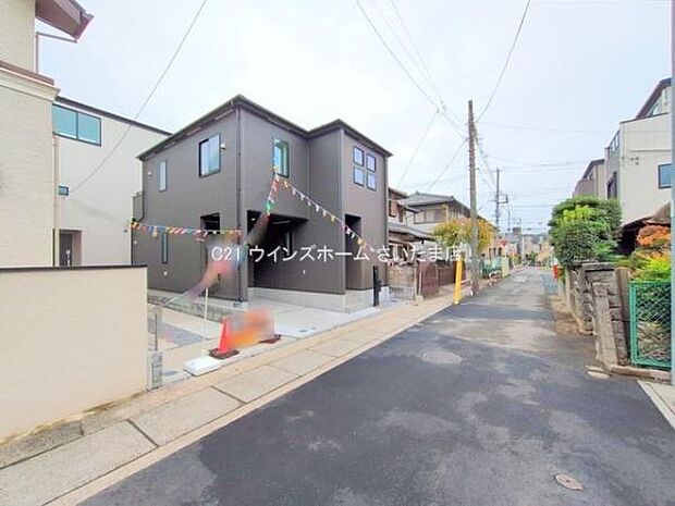 前面道路は北西側幅員6m。小中学校が近くお子様の通学も安心です。