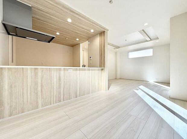 17.5帖の広々LDKは家族全員がゆったりとくつろげる空間です。リビングとダイニングを自由に使い分けられるため、様々なライフスタイルに対応します!