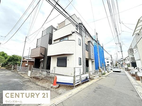 前面道路は南側4×東側4ｍ。陽当たりの良い角地！小学校まで徒歩約4分と至近でお子様の通学も安心です！
