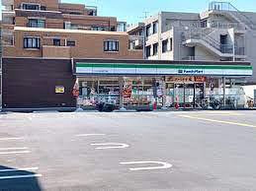 ファミリーマートさいたま鈴谷四丁目店まで290m