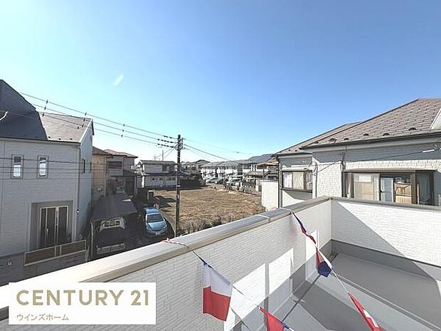 陽当たり良好なバルコニー。洗濯物もたっぷり干せて、毎日が快適です。