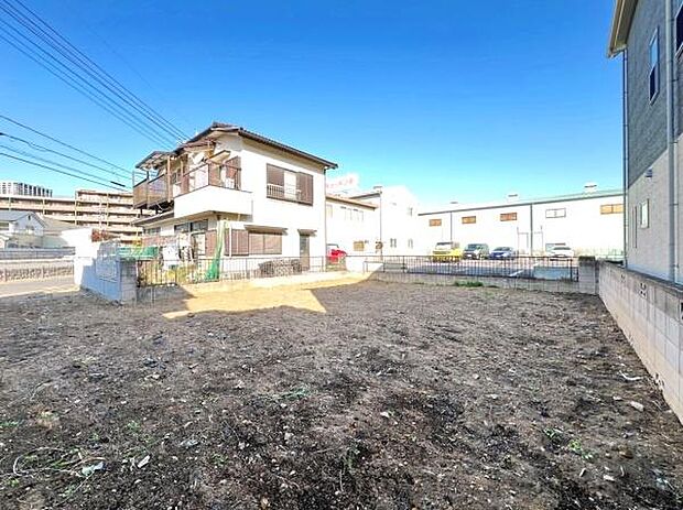 ゆとりある公道に面した風通しの良い立地！再開発により整備され利便高まる「武蔵浦和」駅は池袋・ 新宿・渋谷など都内の主要駅まで直通で通勤通学に便利です！