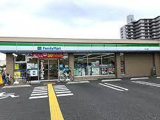 ファミリーマート戸田公園店まで200m