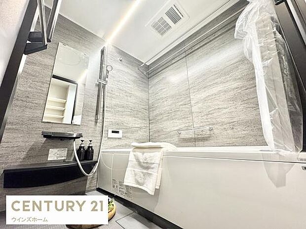 ゆったりとした広さのお風呂スペース!心と身体をリフレッシュさせる癒しの空間でもあるバスルーム！浴室乾燥暖房機付きです！