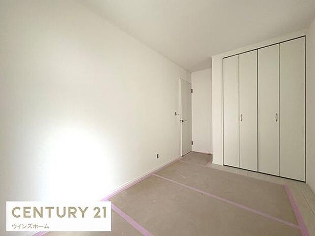 1階5帖の洋室！クローゼット付きでお部屋がすっきり片付きます！（未完成）