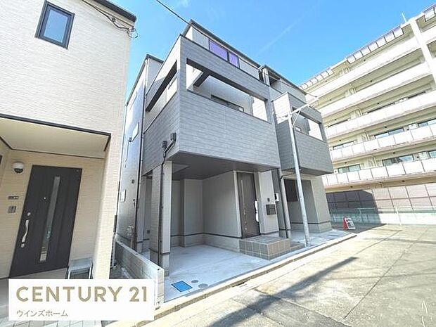 前面道路は東側約4.7m。車通りの少ない住宅地。