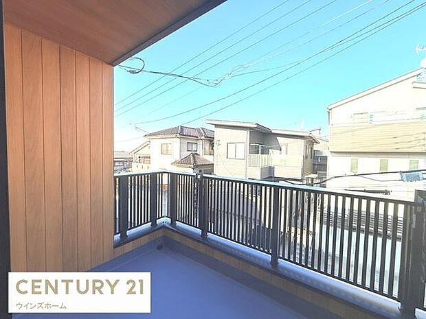 陽当たり良好なバルコニー。洗濯物もたっぷり干せて、毎日が快適です。