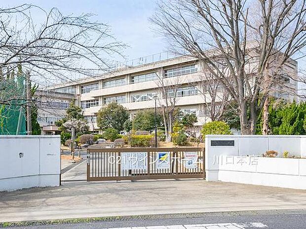 蕨市立第二中学校まで1100m