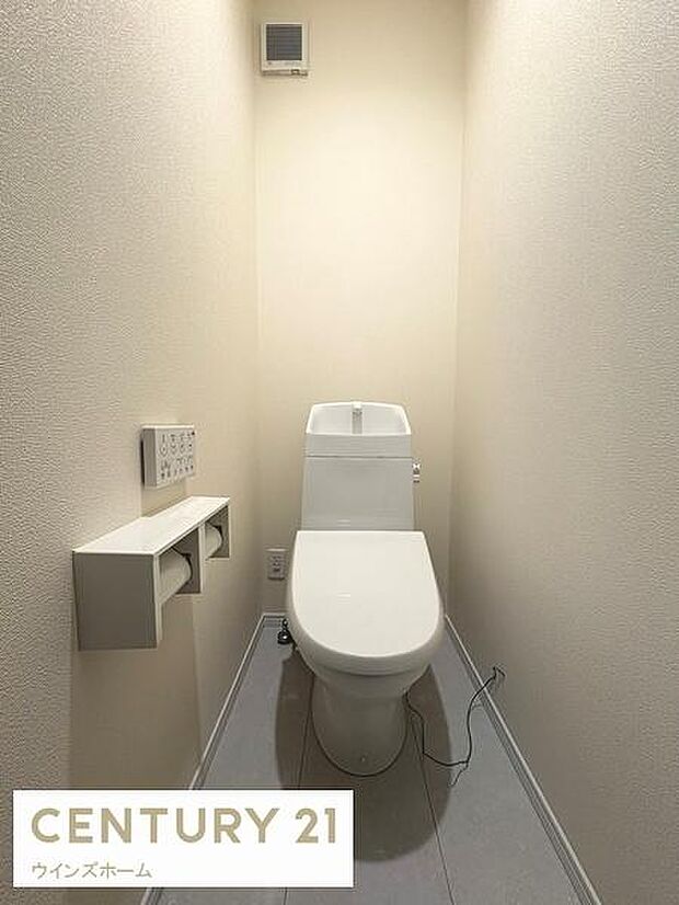 トイレは1・2階に設置されており、温水洗浄便座付きの清潔なトイレ。