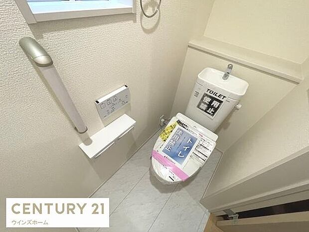 トイレは1・2階に設置されており、温水洗浄便座付きの清潔なトイレ。
