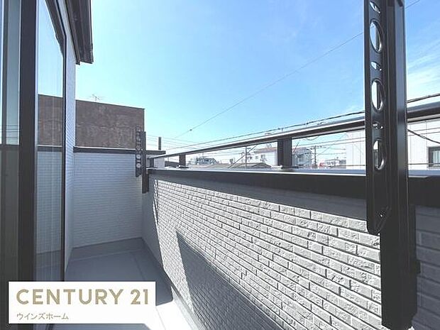 用途によって使い分け可能な2面バルコニー!