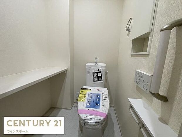 トイレは1・2階に設置されており、温水洗浄便座付きの清潔なトイレ。