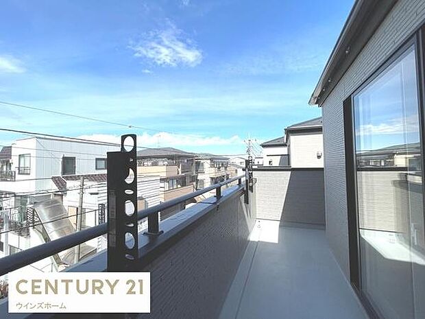 用途によって使い分け可能な2面バルコニー!