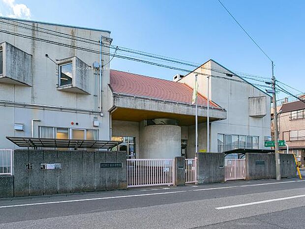 川口市立前川保育所まで520m