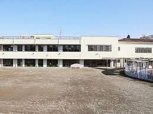 川口しらぎく幼稚園まで240m