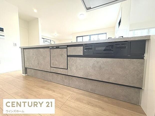 開放感のあるカウンターキッチンを採用。リビング・ダイニングとの一体感があり、ご家族とのつながりを感じながらお料理を楽しめます。