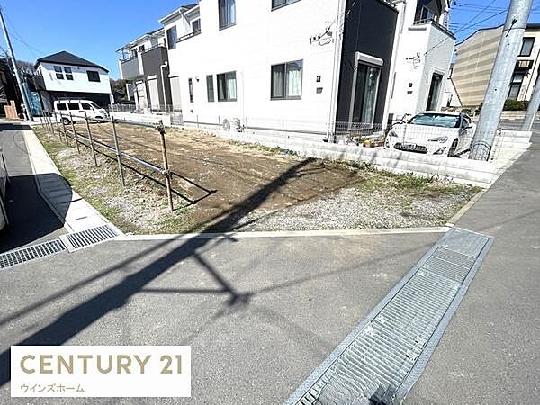 落ち着いた住宅街！南側約4ｍ私道×東側4m公道。通風良好！周辺環境良好です。