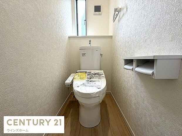 トイレは1・2階に設置されており、温水洗浄便座付きの清潔なトイレ。