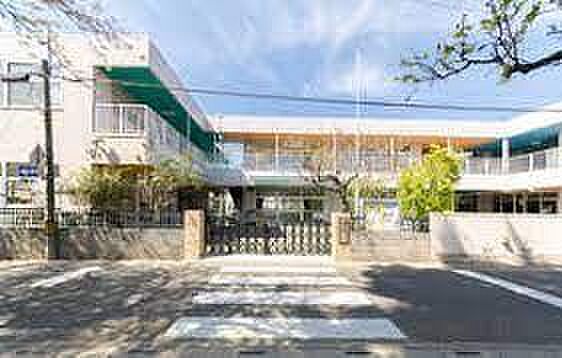 ひばり幼稚園まで1196m