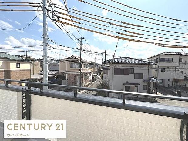 2部屋から出入り可能なワイドバルコニー!陽当たりもよく洗濯物もたくさん干せます!