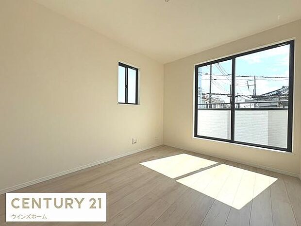 バルコニーに面した洋室は6帖クローゼット付き!お部屋すっきり快適な空間でくつろげます!