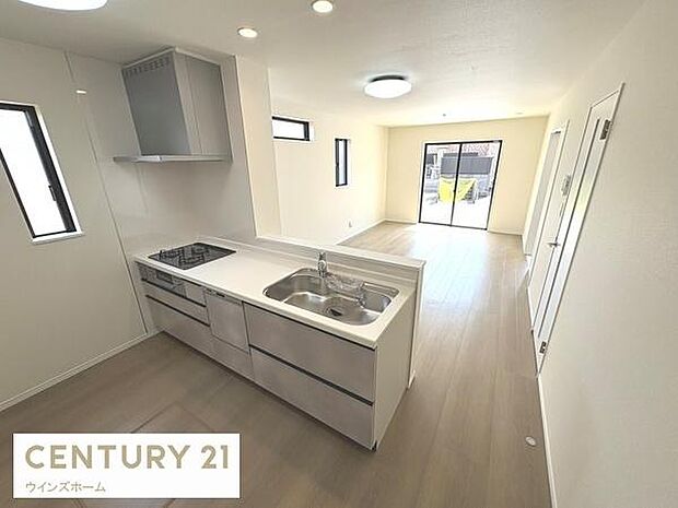 開放感のある対面カウンターキッチンを採用。リビング・ダイニングとの一体感があり、子どもを見守り、ご家族とのつながりを感じながらお料理を楽しめます。