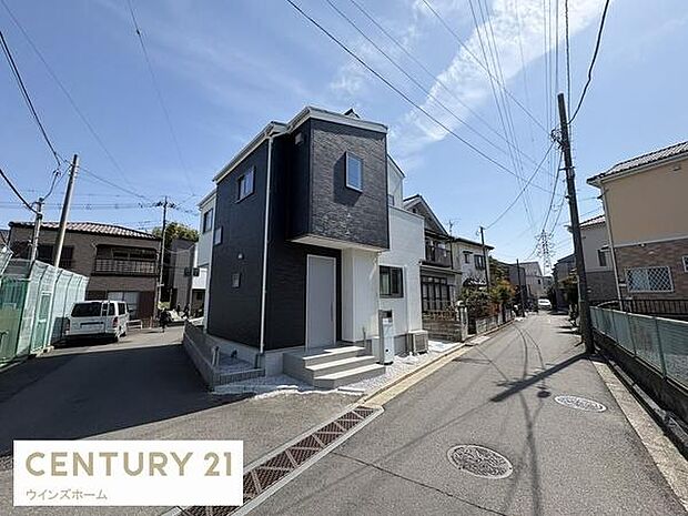 前面道路南西側4.3ｍ、北側4ｍの角地！陽当たり＆風通し良好。車通りの少ない閑静な住宅地。