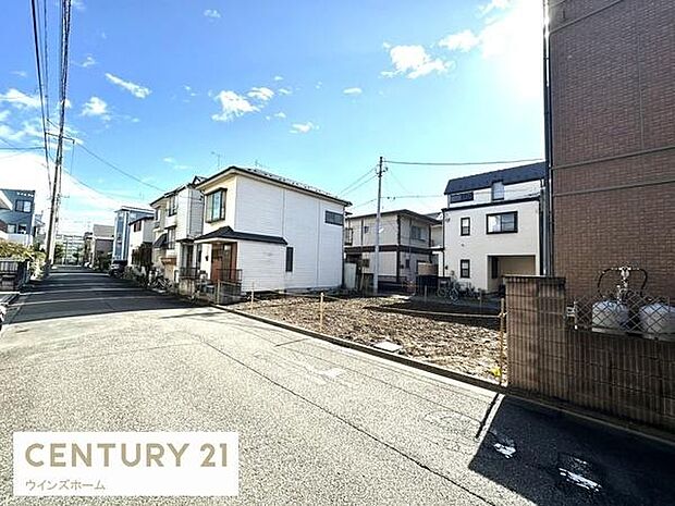 前面道路は幅員約6m×4m道路。風通し良好！静かで落ち着いた住宅街です！