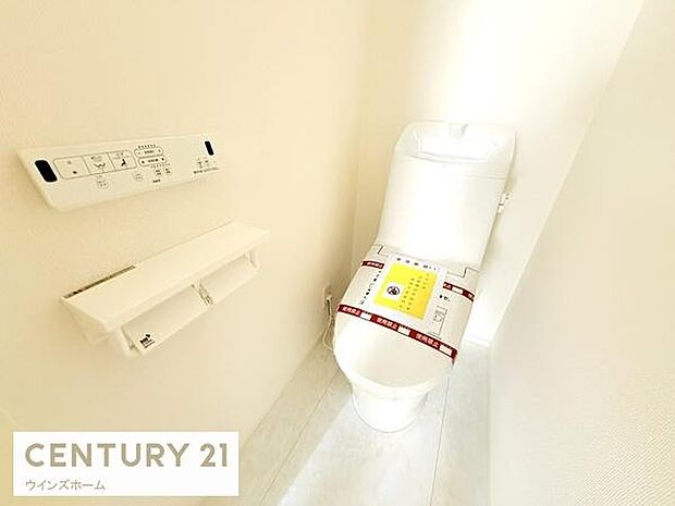 トイレは1・2階に設置されており、温水洗浄便座付きの清潔なトイレ。