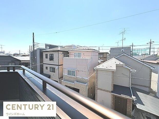 陽当たり良好なバルコニー。洗濯物もたっぷり干せて、毎日が快適です。