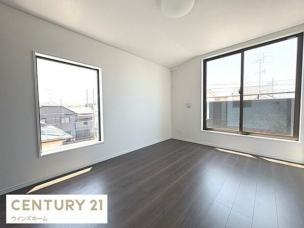バルコニーに面した洋室6帖はクローゼット付き。お部屋すっきり快適な空間でくつろげます！