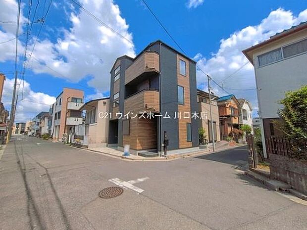 前面道路南西側6ｍ、南東側4ｍのゆとりある角地！陽当たり＆風通し良好。閑静な住宅地。