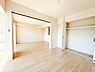 洋室：全居室に収納を完備した大満足プランです！荷物を置く場所が確保されるのでお部屋の整理整頓もしやすくなりますよ。住まう人々を心地よくさせる上質な住空間をご提供します。※施工例