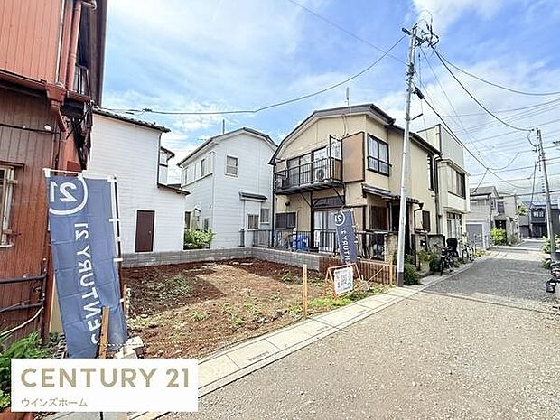 車通りの少ない閑静な住宅地。前面道路東側4ｍ。