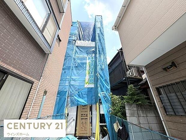 カースペース2台駐車可能で、お出かけや通勤時にも安心です！（車種によります）