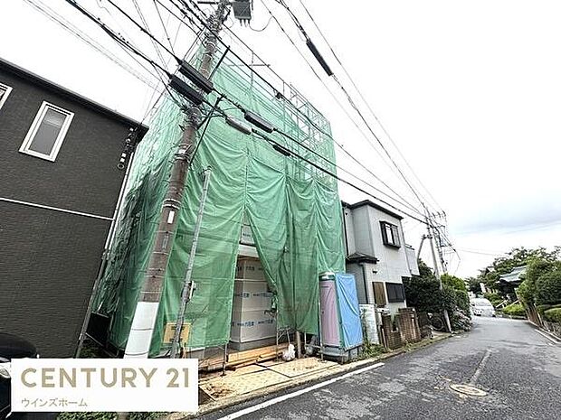 車通りの少ない閑静な住宅地。前面道路北側4ｍ。