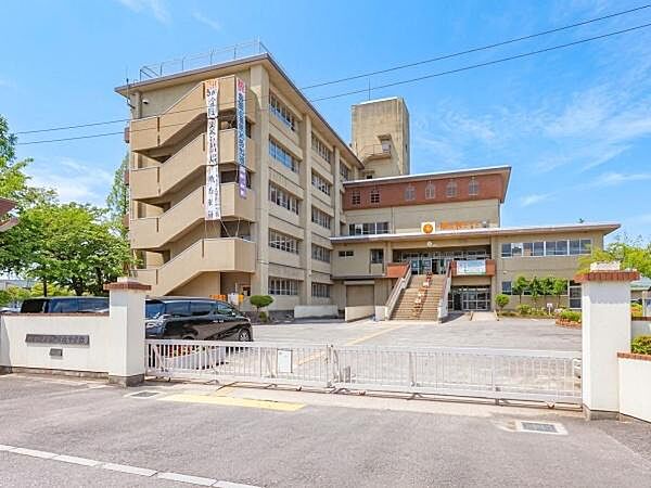 越谷市立大相模中学校まで1366m