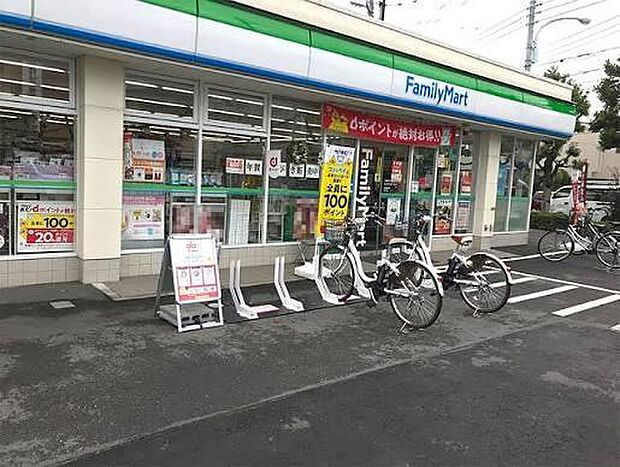 ファミリーマート西新井三丁目店まで200m